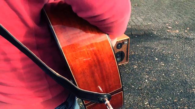Checking out the Acus ONE-5TB battery amp, Outside! смотреть онлайн