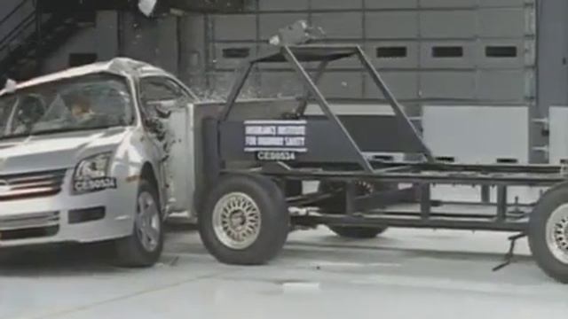 Voiture Crash Test 2006 Ford Fusion Side Test