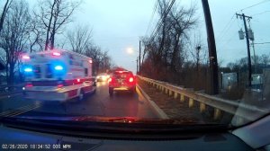 Как пропускают скорую помощь в США