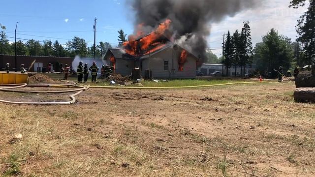 **Fully Involved House INFERNO** - Start to Finish [ WI - Arbor Vitae FD Controlled Burn ] смотреть онлайн