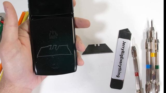 2020 Moto RAZR Durability Test! - Will the Folding Icon Survive!? смотреть онлайн