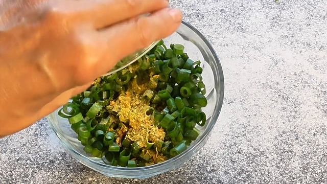 Самые вкусные оладьи на кефире с зеленым луком. Простой рецепт. смотреть онлайн