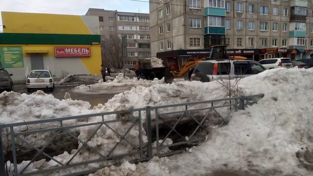 Трактор чистит снег смотреть онлайн