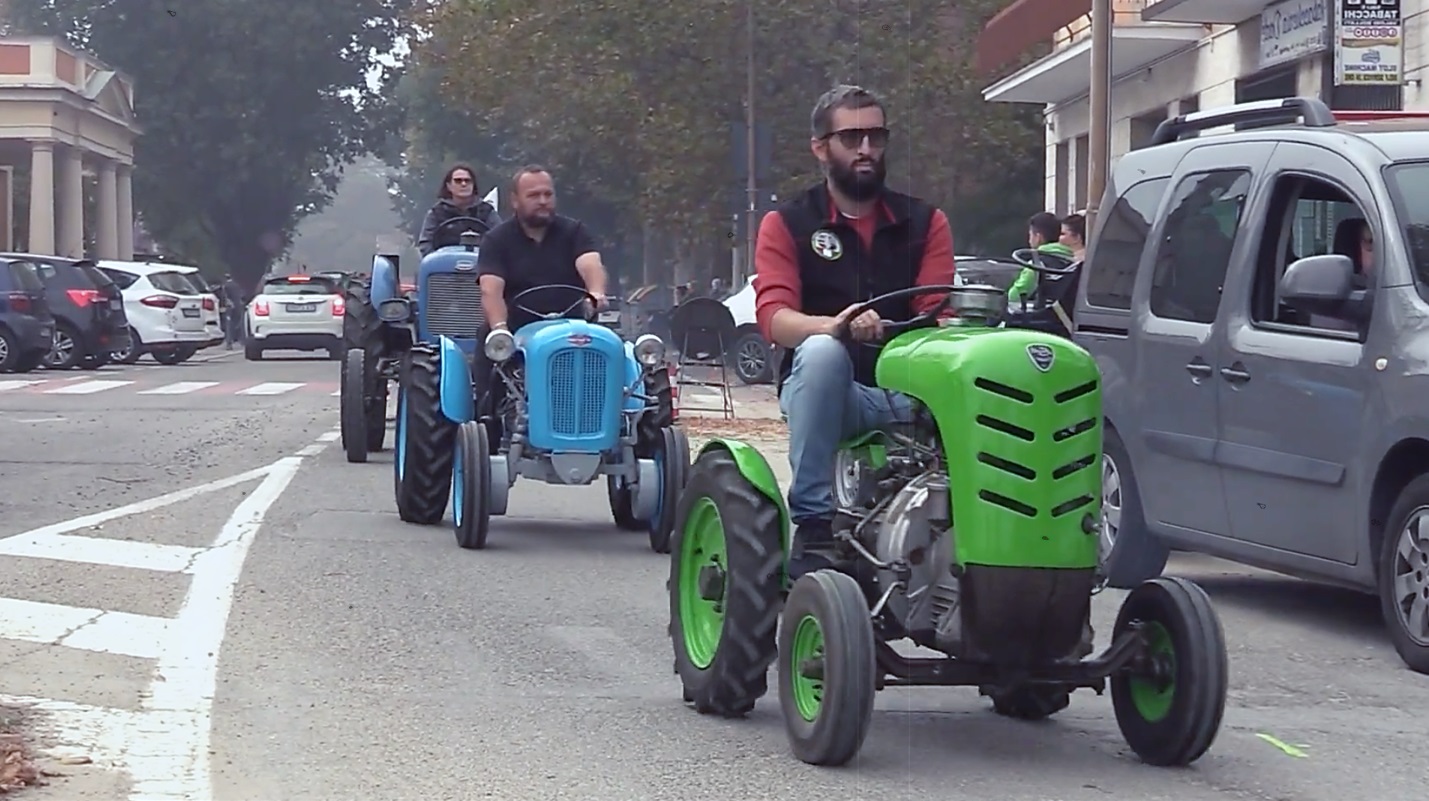 Парад старых тракторов (1950-1980 гг.) смотреть онлайн