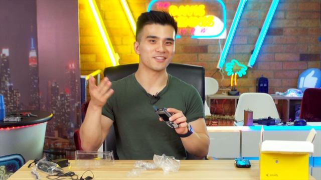 Unboxing a 16 Year Old Smartphone- Palm Treo 650 смотреть онлайн