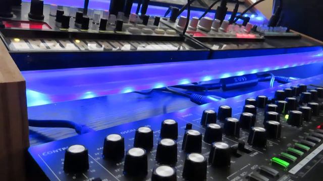 Shredding with the Regulators Korg Volca and Roland boutique смотреть онлайн