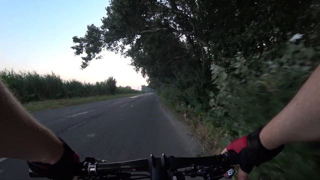 Атмосферная велопрогулка на рассвете под шум покрышек смотреть онлайн