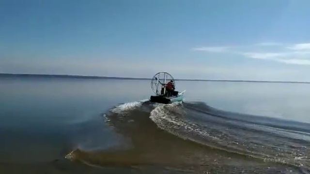 АЭРОЛОДКА на большой воде смотреть онлайн