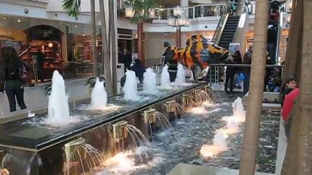 Fountains at The Gallery Mall смотреть онлайн