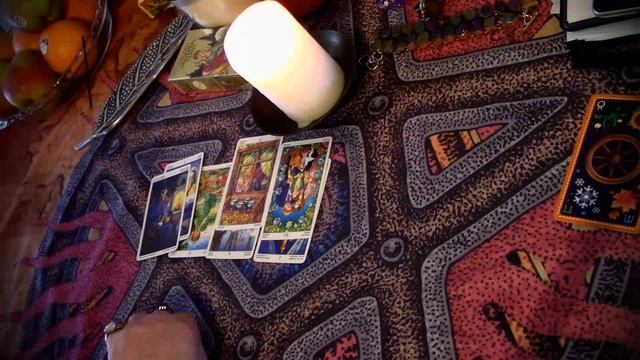 ЧЕМ ОН ЗАНЯТ СЕГОДНЯ таро на любовь гадания карты смотреть онлайн