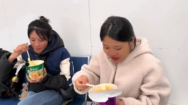 老挝大姐来中国，同时感受高铁和飞机，直言中国很大很漂亮 #老挝美女MEE смотреть онлайн