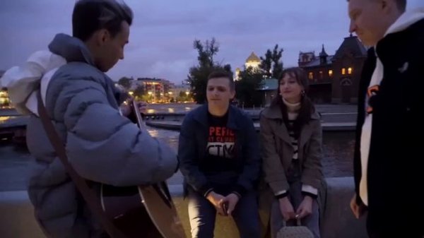 @AkStar ГИТАРИСТ СЫГРАЛ ПЕСНЮ НЕ ПРИТВОРЯЯСЬ НОВИЧКОМ