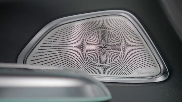 The 2024 Mercedes-Benz E-Class Uses AI, Gets Fancy Ambient Lighting, and Takes Selfies смотреть онлайн