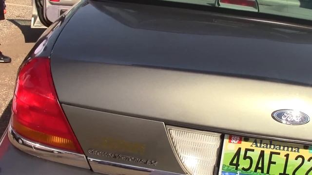 CROWN VIC TRUNK INSANE FLEX WITH 2 SOUNDQUBED HDC4 15S! смотреть онлайн