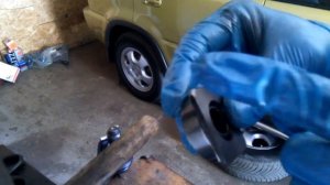 Honda CR-V 2.0 Замена пыльника ШРУСа и трипойда.