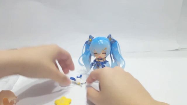 Unboxing Nendoroid Snow Miku: Twinkle Snow Ver. 2017 with Rabbit Yukine смотреть онлайн