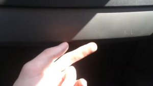 Видео: Как открыть бардачок в Рено Сценик?