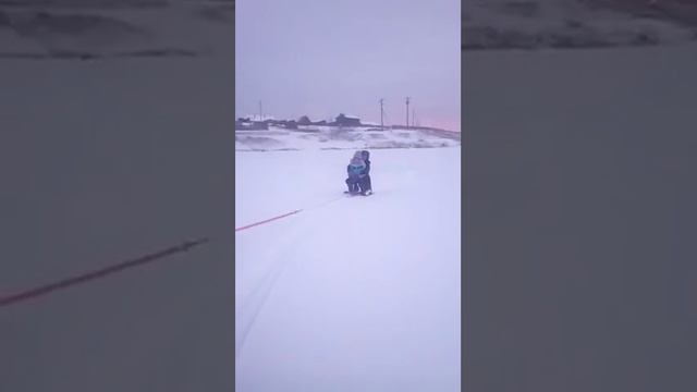 Экстрим на льду на детском снегоходе!!!!