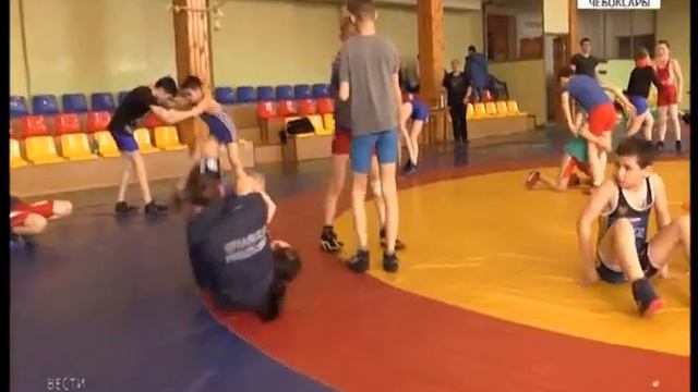 В спортивном календаре наряду со взрослым появился детский «чапаевский» турнир по вольной борьбе смотреть онлайн
