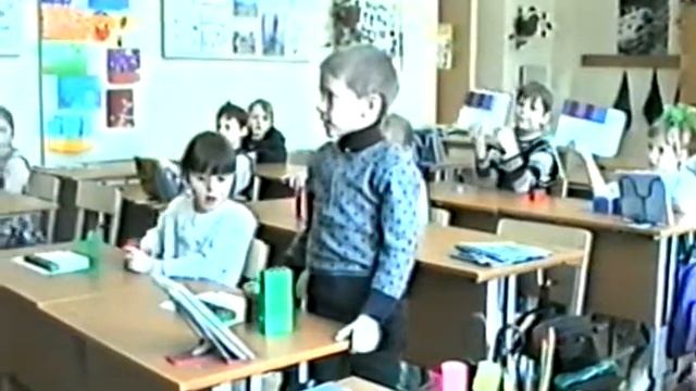 Ручные поделки и Лего в начальной школе УВК №1874 (2000 г.?) смотреть онлайн