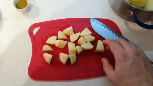 Приготовление жарехи со свининой, лесными грибами и картошкой. смотреть онлайн