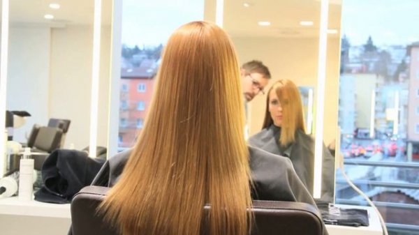 Shine on: Shine spray with UV filter for glamorous looks (GB)