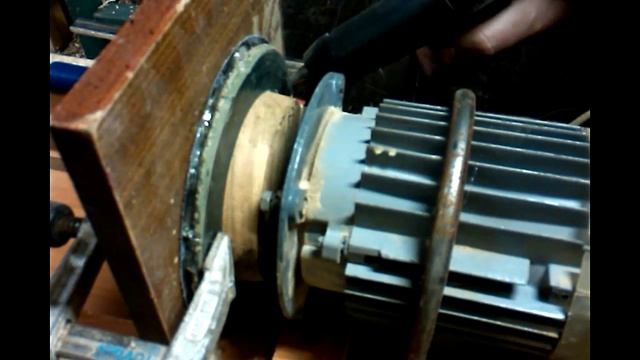 Быстрое крепление наждачки на диск шлифстанка смотреть онлайн