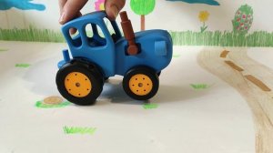 На Синий трактор напали комарики.mp4