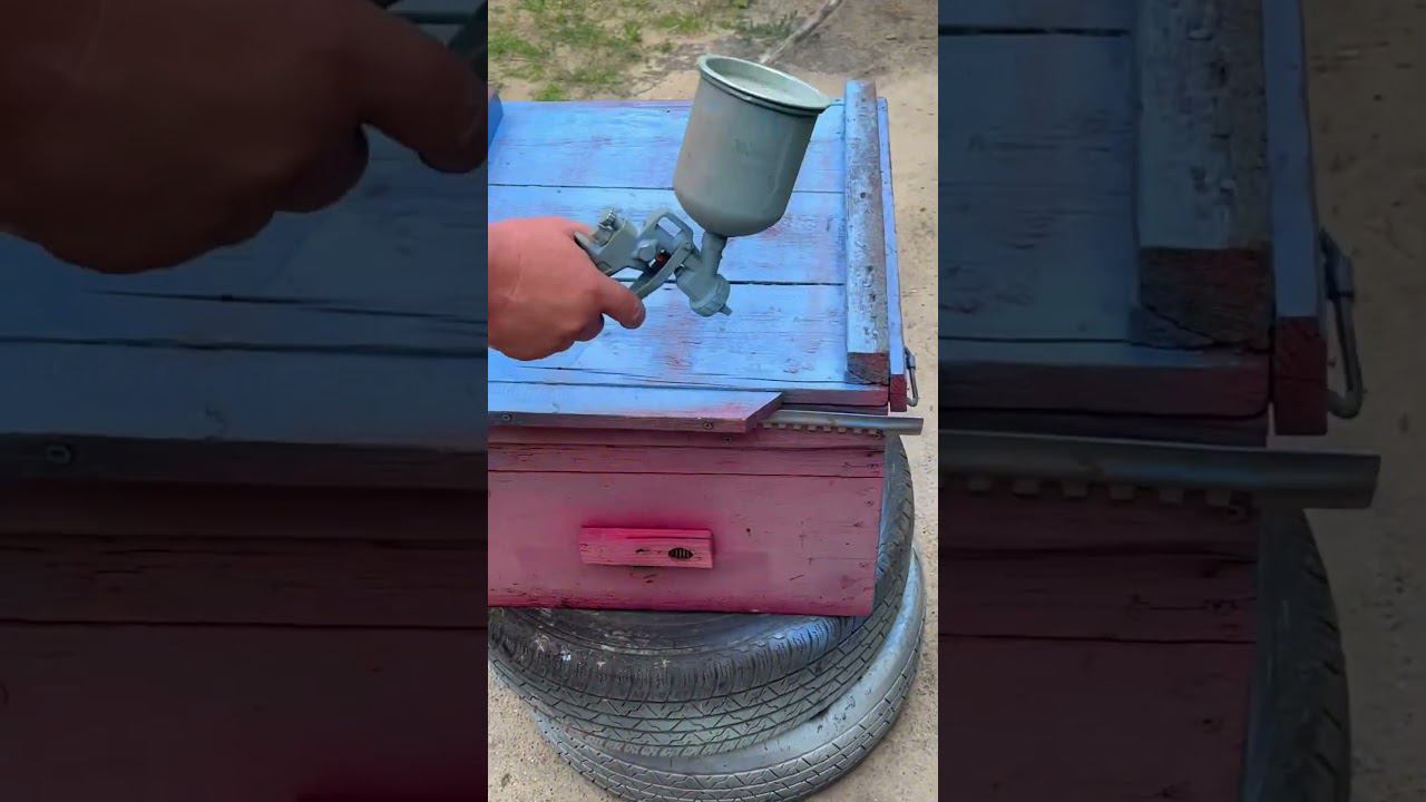 Обновляем старый улик / красим с пульверизатора / Будни с пасеки смотреть онлайн