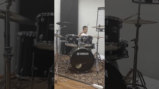 Канал Мистер Гудок! Женя маленький барабанщик! Барабаны это сила! Маленький музыкант! смотреть онлайн