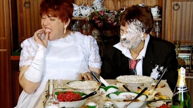 Городок -Ты кто?- твоя жена смотреть онлайн