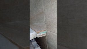 Как закрыть промежуток между ванной и стенкой.
