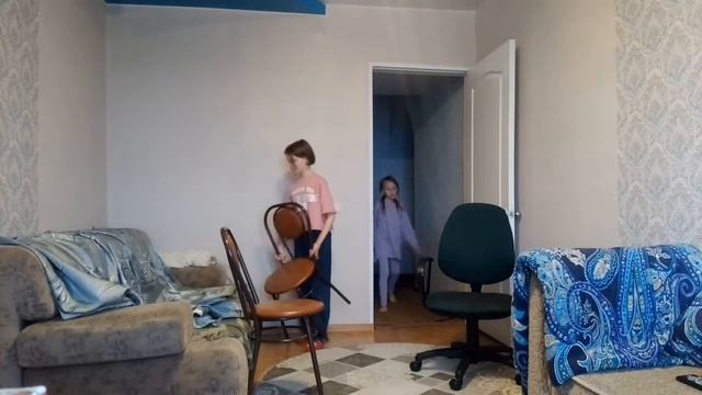 строим домик из одеял и подушек с подругой чПеК смотреть онлайн