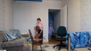 строим домик из одеял и подушек с подругой чПеК