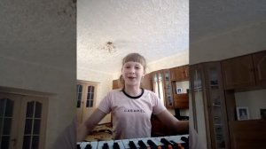 Девочка с каре на пианино! 1 выдео!