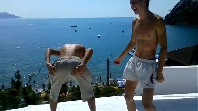 перегрелся на солнце. и начали танцевать смотреть онлайн