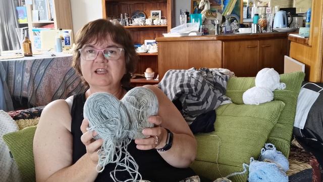 Day 124 Getting close to the last row of the blue and camo baby Hug. смотреть онлайн