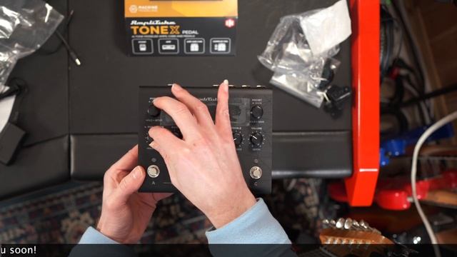 IK Multimedia ToneX Pedal: Unboxing experience! смотреть онлайн