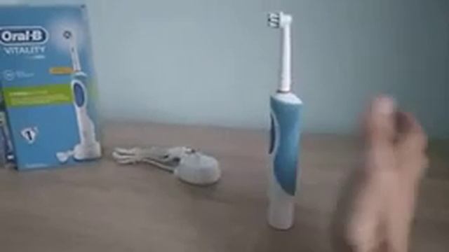 Электрическая зубная щетка ORAL-B Vitality CrossAction смотреть онлайн