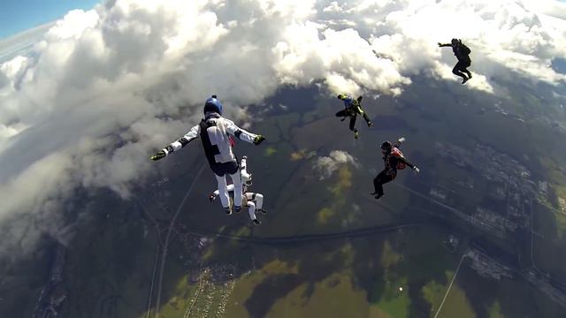 СкайЦентр Пермь. Тренировочные прыжки с парашютом FreeFly