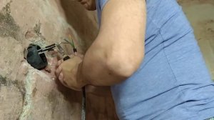 Подсоединяем к алюминиевой проводке медные провода .