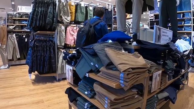 UNIQLO Store Closing. САМЫЙ БОЛЬШОЙ В Европе.Закрытие магазина обзор #uniqlo #шопинг  #полныйобзор