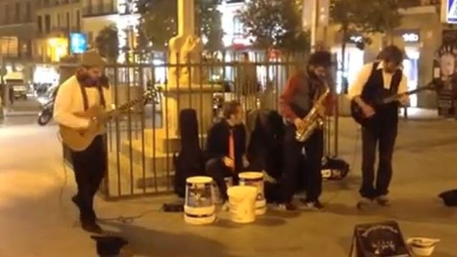 Уличные музыканты-Мадрид Street musicians, Madrid смотреть онлайн