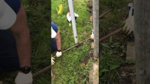 Как вынуть столб из земли при помощи домкрата