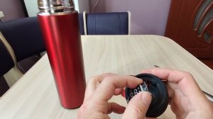 Как поменять батарейку термодатчика в китайском термосе легко, без всяких усилий