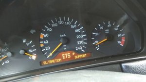 При нажатии газа захлебывается  движок