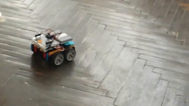 Машинка на ИК ПДУ из набора "Роботрек" смотреть онлайн