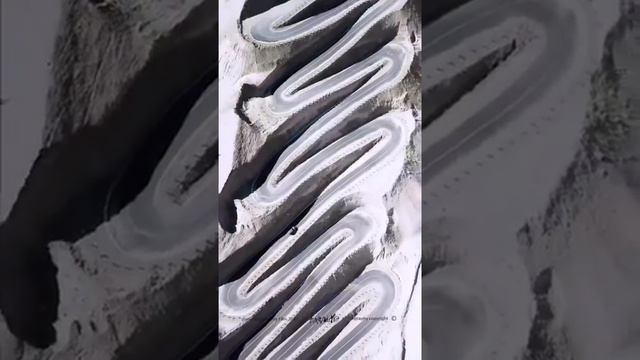 Китай. Дорога в горах Синьцзяна. смотреть онлайн
