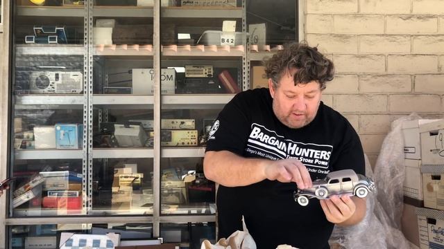 $3000 Abandoned Storage WARS unit Extreme Unboxing DIE CAST JACKPOT смотреть онлайн