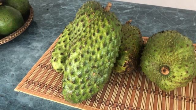 Африка. Танзания. Занзибар. Паже. Нас угощают занзибарскими фруктами - 1 смотреть онлайн